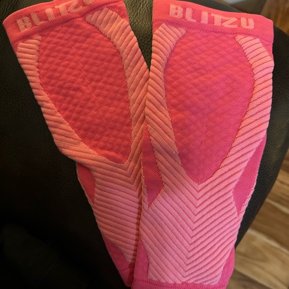 Blitzu Calf Compression Sleeves for Women - Picture 2 of 2